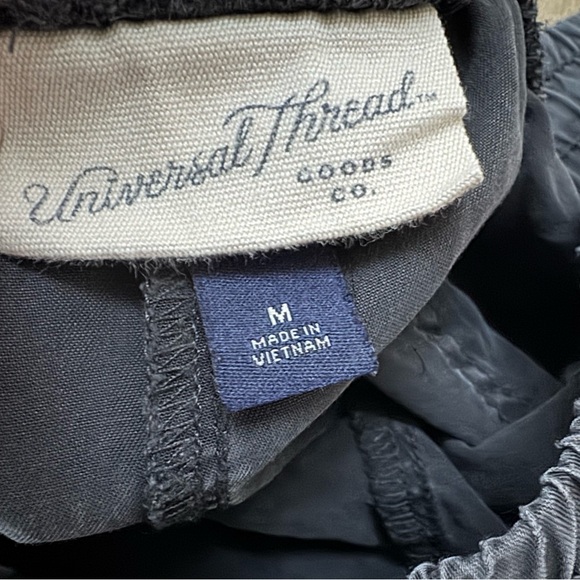 Universal Thread Shorts - Picture 2 of 3